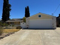 Building Photo - Meticulously Maintained Single-Story Home with Private Pool in Canterbury Village!