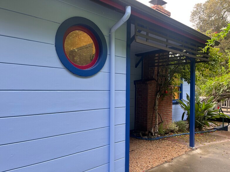 Building Photo - 8 Los Robles Dr