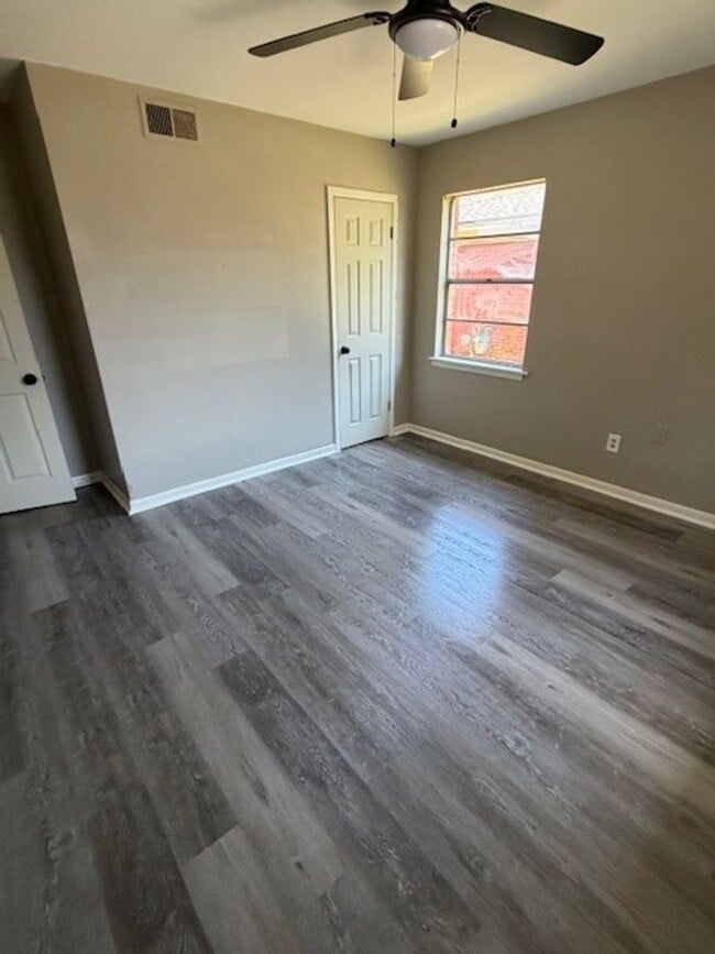 Building Photo - 1415 Mockingbird Ln