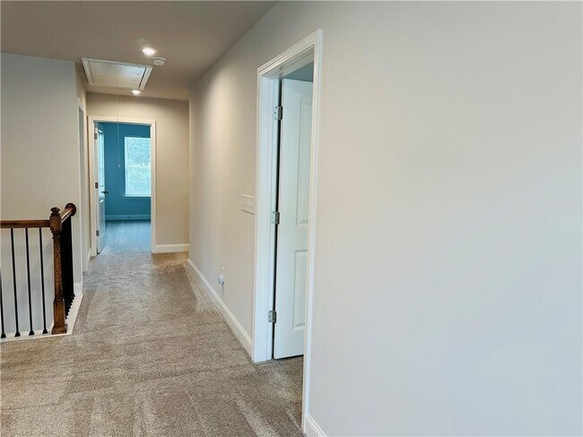 Building Photo - 4800 Sierra Creek Dr NE