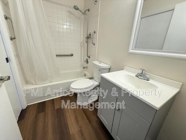 Building Photo - 12653 Longcrest Dr