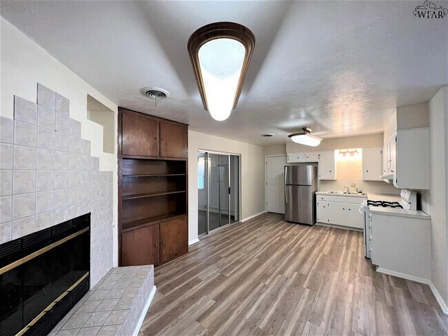 Building Photo - 4717 N Shore Dr