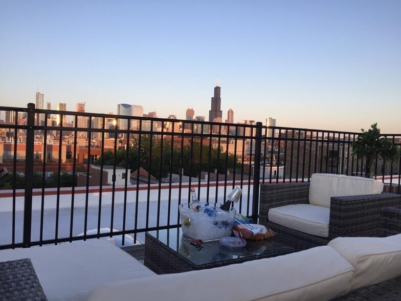 Private roof deck (fully furnished) - 515 Noble N St