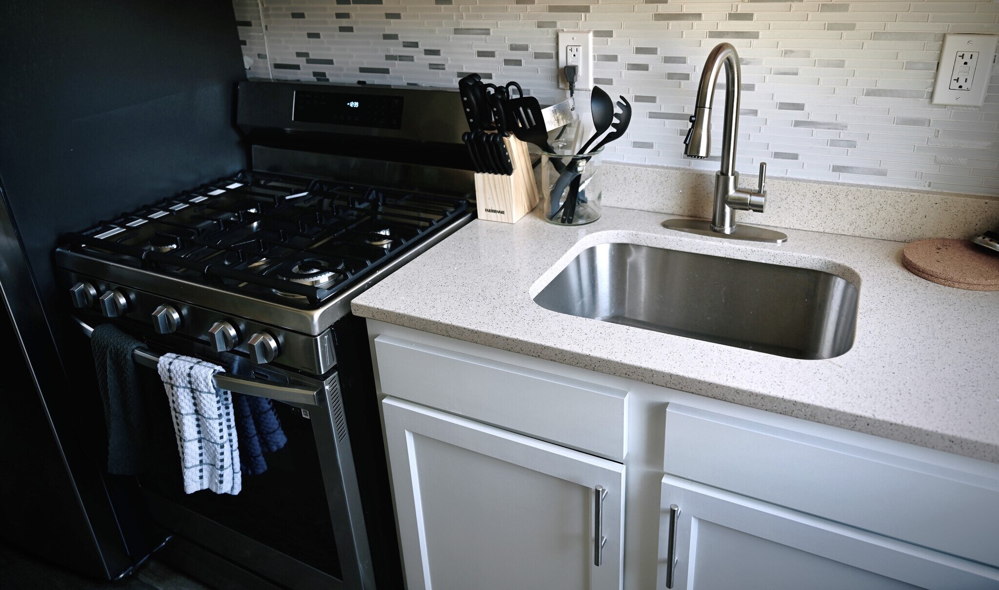 Building Photo - 1544 Oakridge Rd