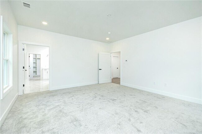 Building Photo - 3604 Pineview Cir NW