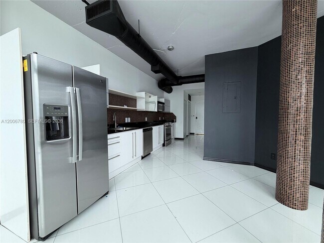 Building Photo - 690 SW 1st Ct