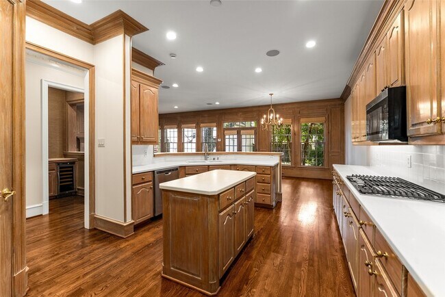 Building Photo - 3901 Hanover St