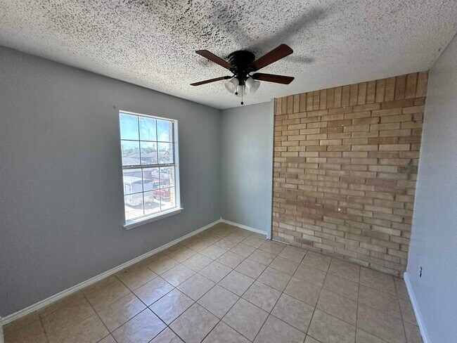 Building Photo - 311 Soria Dr