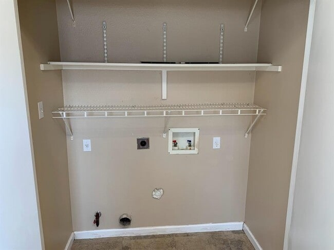 Building Photo - 2866 Southampton Way