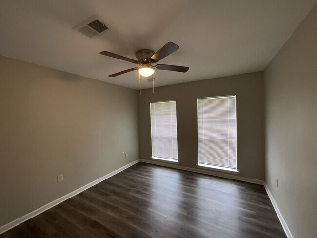 Building Photo - 5313 Wexford Dr