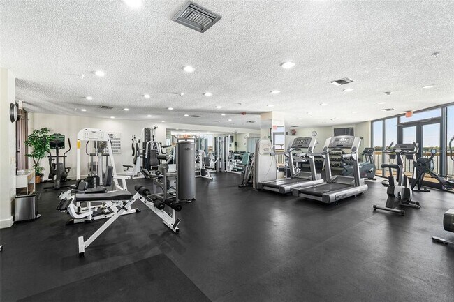 Building Photo - 6287 Bahia Del Mar Cir N