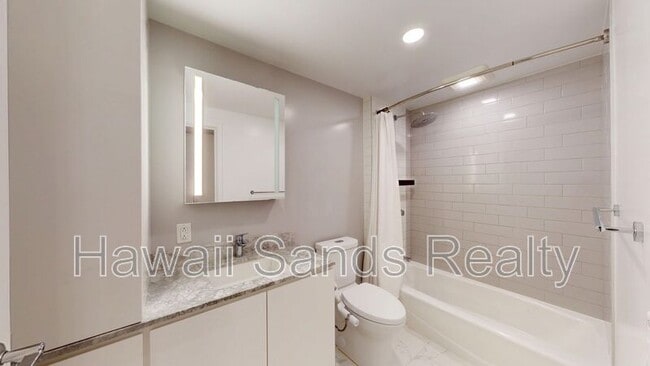 Building Photo - 987 Queen St