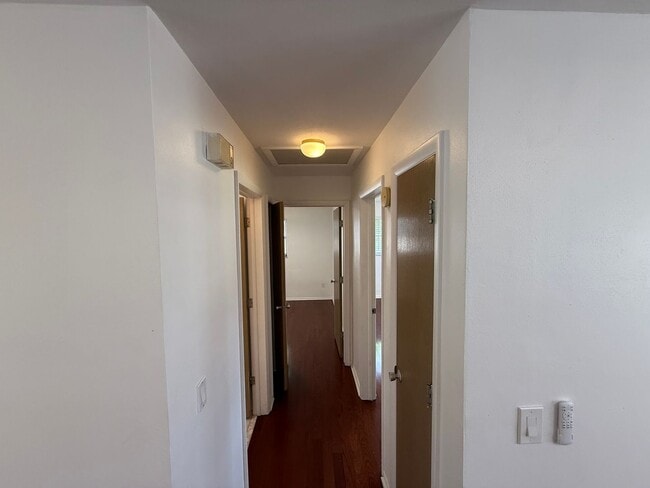 Building Photo - Amazing 3-bedroom, 2-bathroom home on a lake.