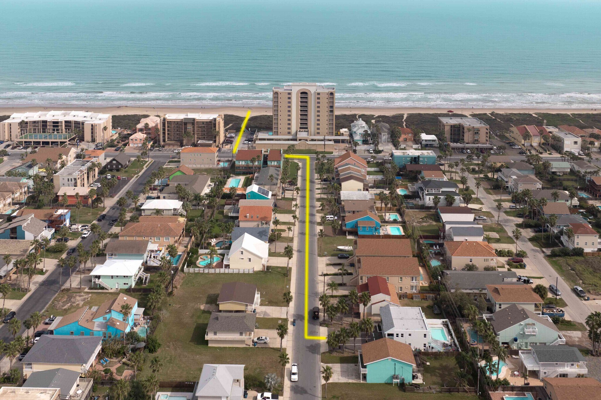 Building Photo - 111 E Hibiscus St