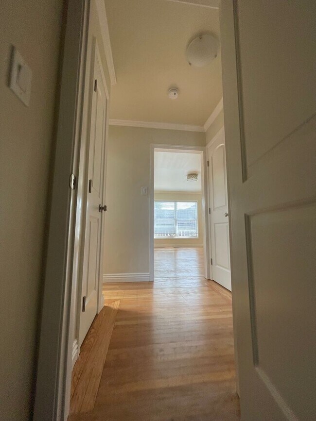 Building Photo - G4 | (M&amp;R) 412-414 &amp; 416 E Street