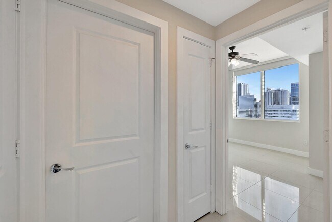 Building Photo - 315 NE 3rd Ave