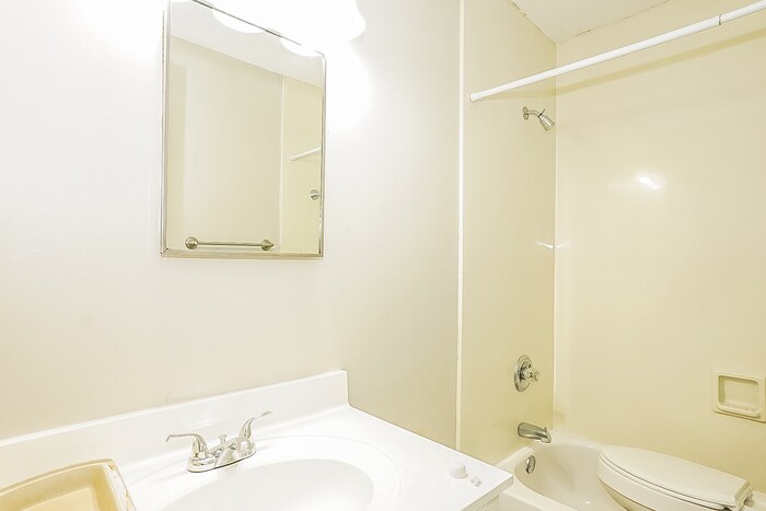 Building Photo - 458 Sheraton Dr