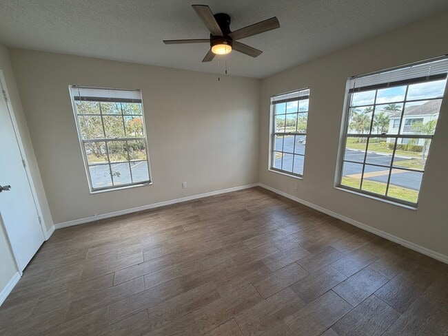 Building Photo - ANNUAL RENTAL - 2ND FLOOR 1 BED PLUS DEN/1 BATH CONDO IN GRANADA LAKES!