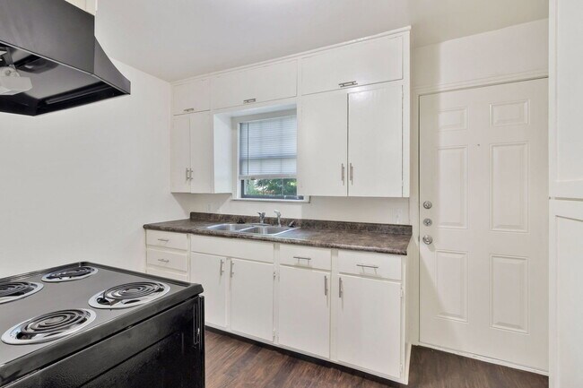 Building Photo - 8726 Eldon Dr