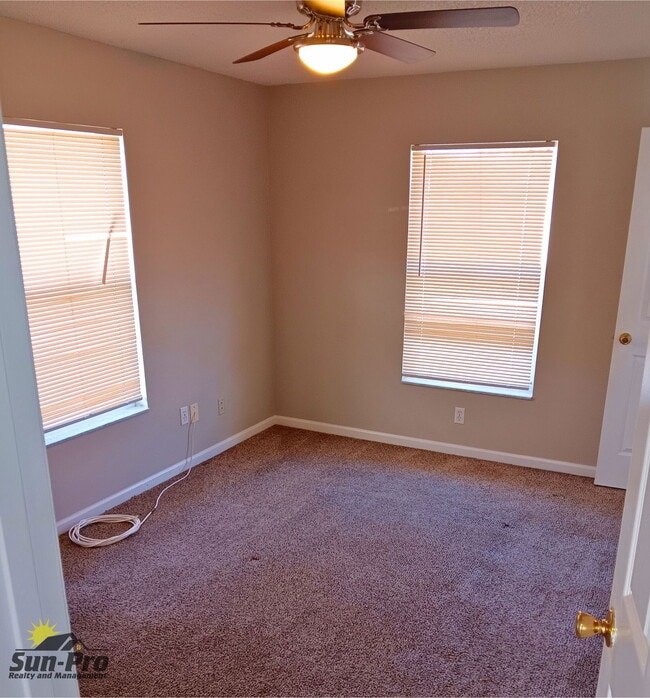 Building Photo - 2735 Fern Palm Dr