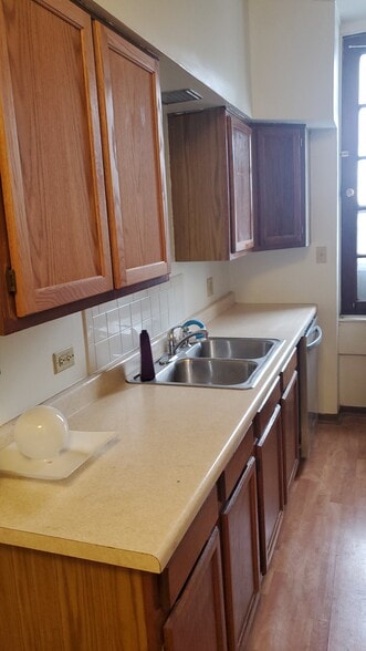 kitchen - 432 N Milwaukee Ave