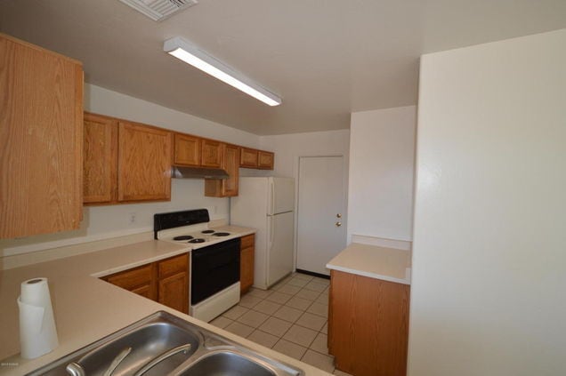 Building Photo - 2038 Silver Grass Pl