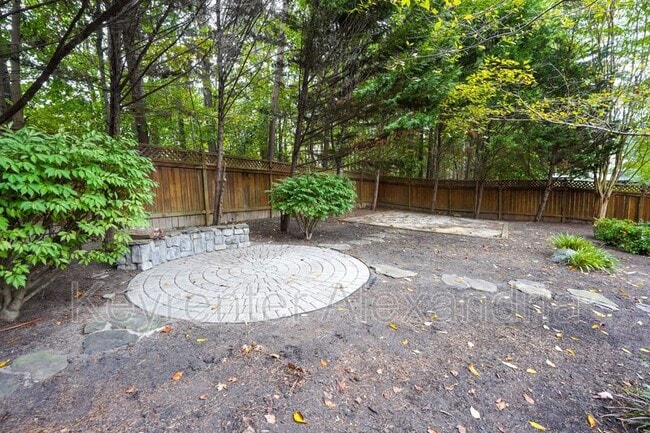 Building Photo - 20 Boulder Dr