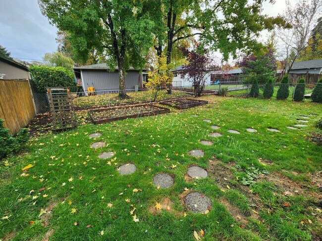 Building Photo - 3 Bd that Features Master on the Main with Fenced Yard, Fireplace, 2 Car Garage, & W/D Hookups