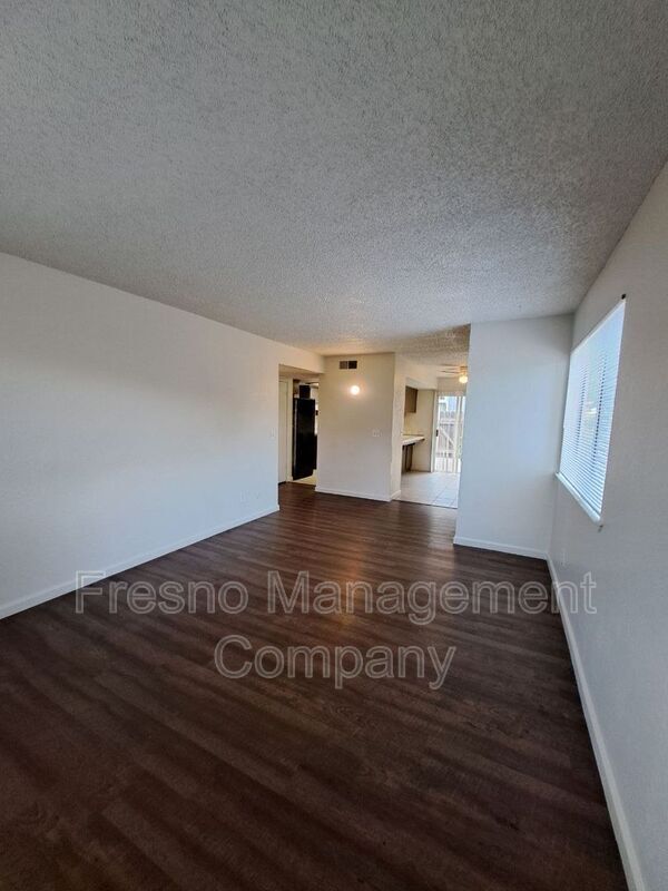 Building Photo - 4765 N Cedar Ave