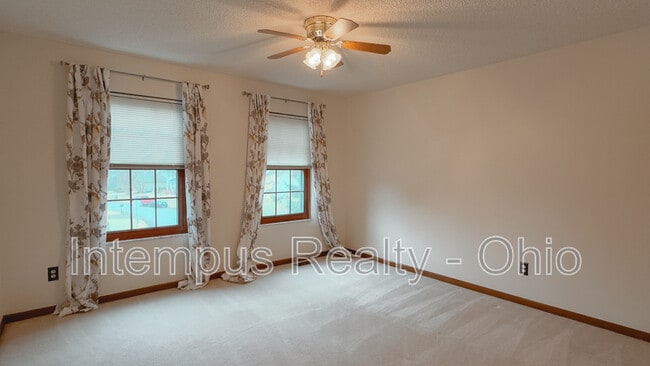 Building Photo - 370 Glenside Ln