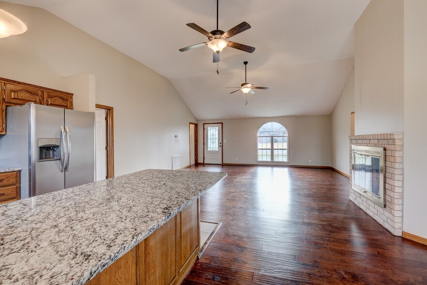 Building Photo - 325 Turf Ln