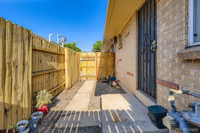 Building Photo - 3911 Lipan St