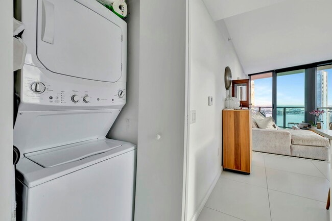 Building Photo - 501 NE 31st St