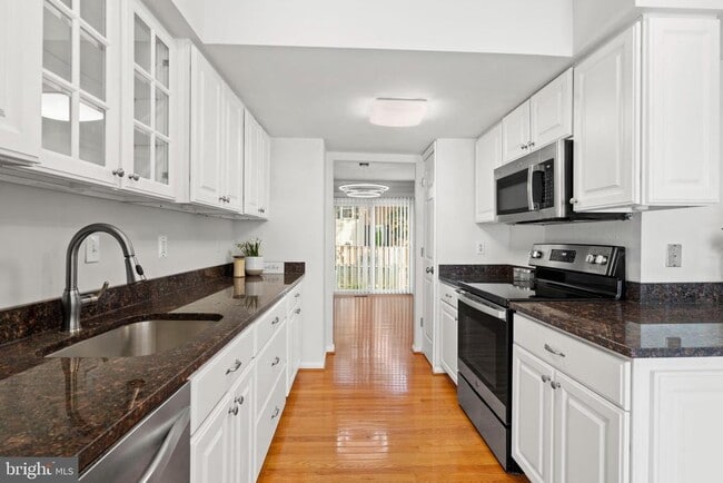Building Photo - 9932 Longford Ct