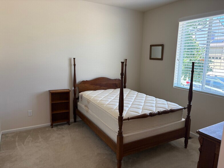 2nd bedroom - 7440 Sabino Ln