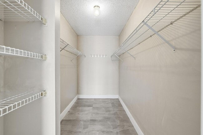 Building Photo - 4158 Inverrary Dr