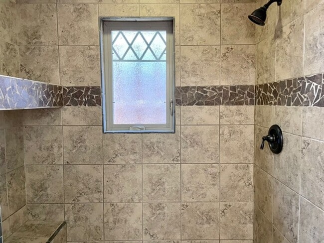 Building Photo - Newer and Upgraded 4 Bedroom 2 Bathroom near Cal Poly