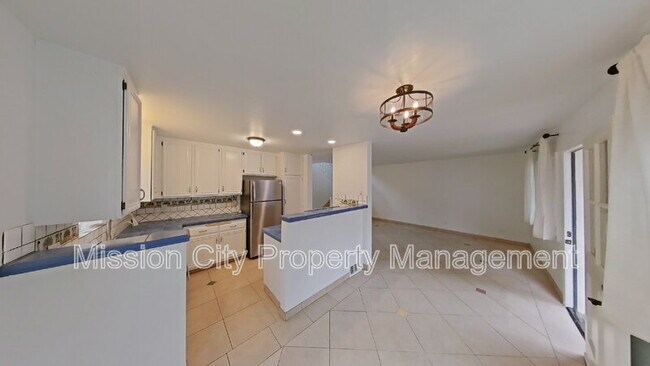 Building Photo - 432 Via Rosa