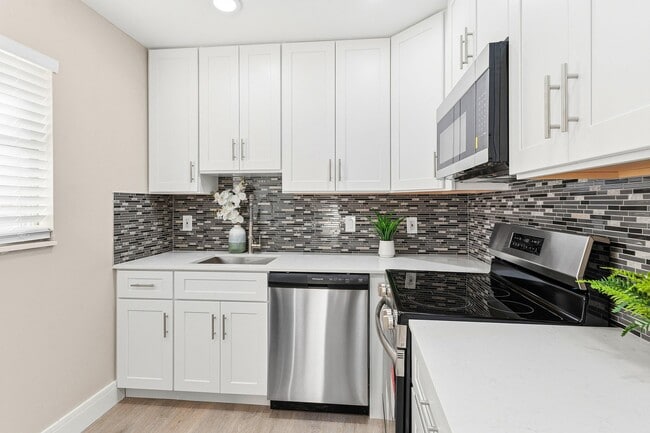 Building Photo - 141 Brittany Terrace