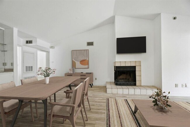 Building Photo - 2450 Wickersham Ln