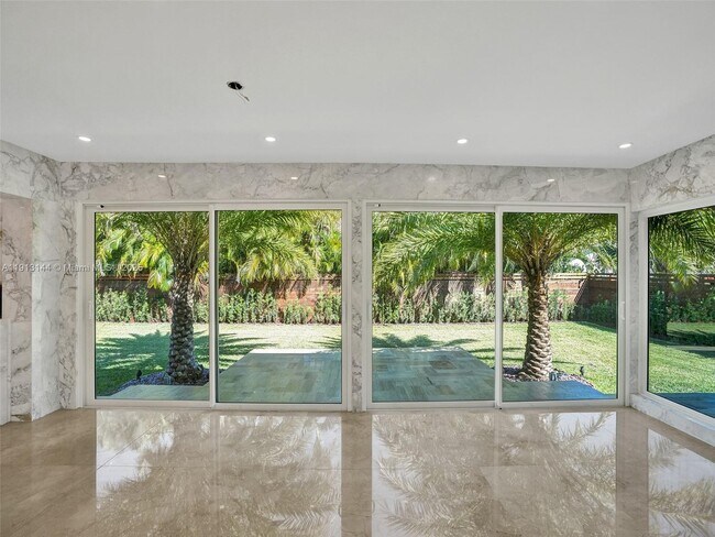 Building Photo - 2421 NE 7th Pl