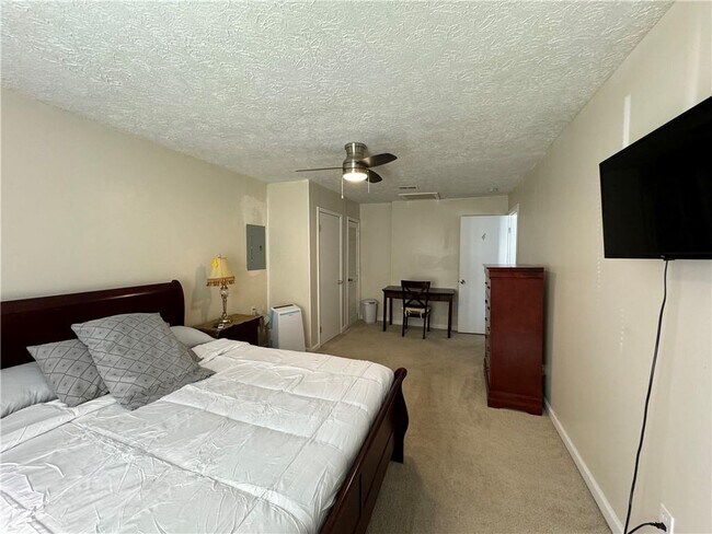 Building Photo - 17 Hartley Woods Dr