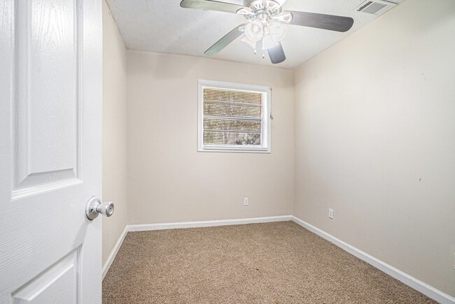 Building Photo - 529 Martindale Ct