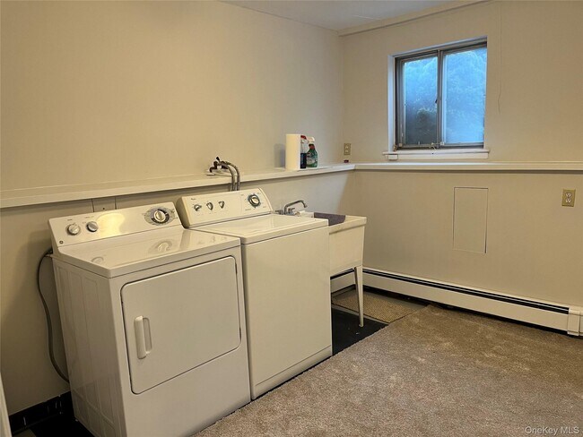 Building Photo - 43 Floyd Pl