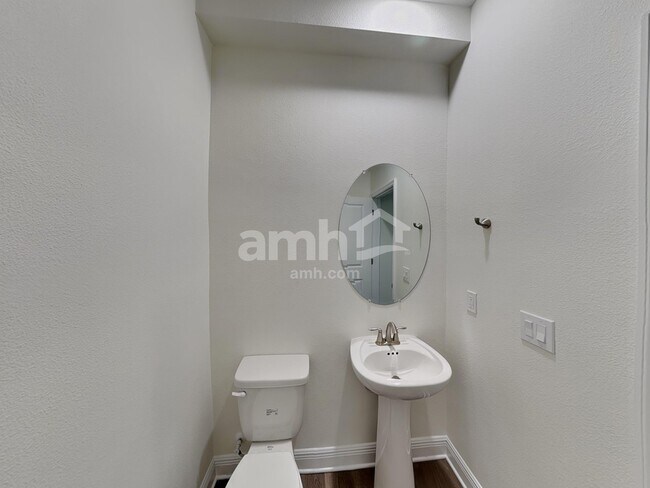Building Photo - 5968 Pinewood Ests Dr