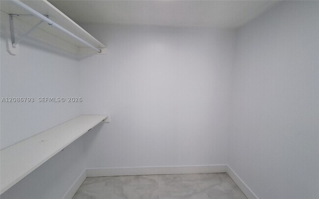 Building Photo - 216 Shadow