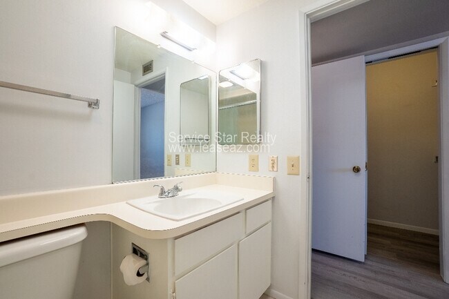 Building Photo - 17230 N Palo Verde Dr