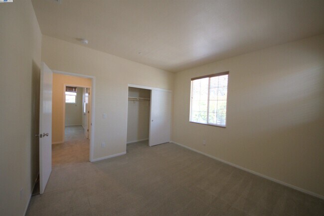 Building Photo - 549 Chaparral Loop