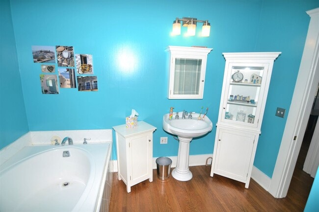 Building Photo - Beautiful Belmont Heights Home with Huge Backyard