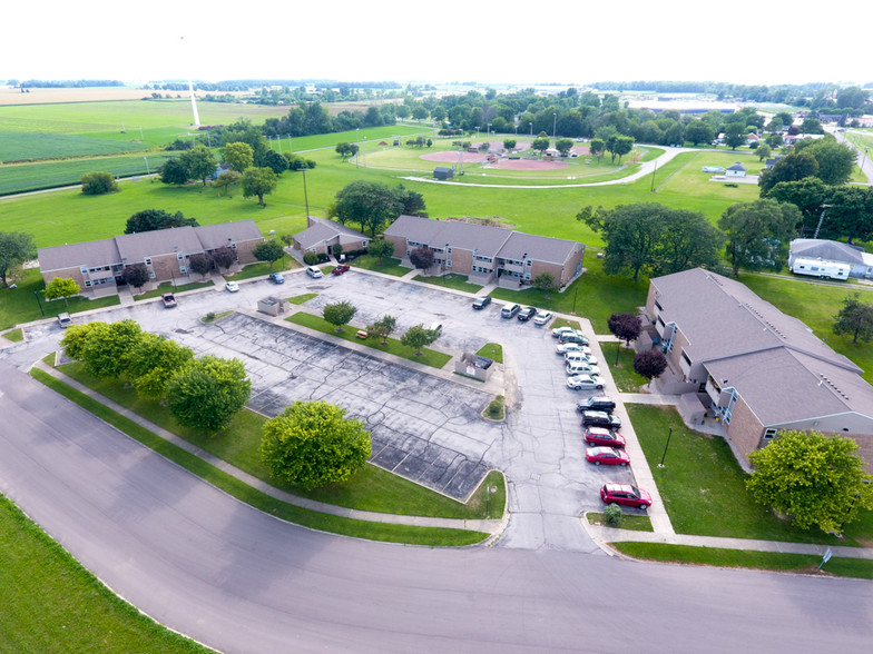 Primary Photo - Maple Leaf Apartments